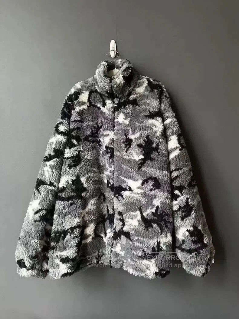 Balenciaga Balenciaga Camo Teddy Coat. Size US L / EU 52-54 / 3 - 1 Thumbnail