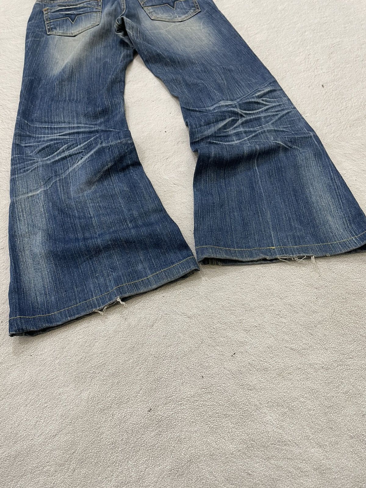 Japanese Brand 00s Diesel Flare Denim Distressed Bootcut Blue Jeans Wash Y2 Size US 31 - 10 Thumbnail