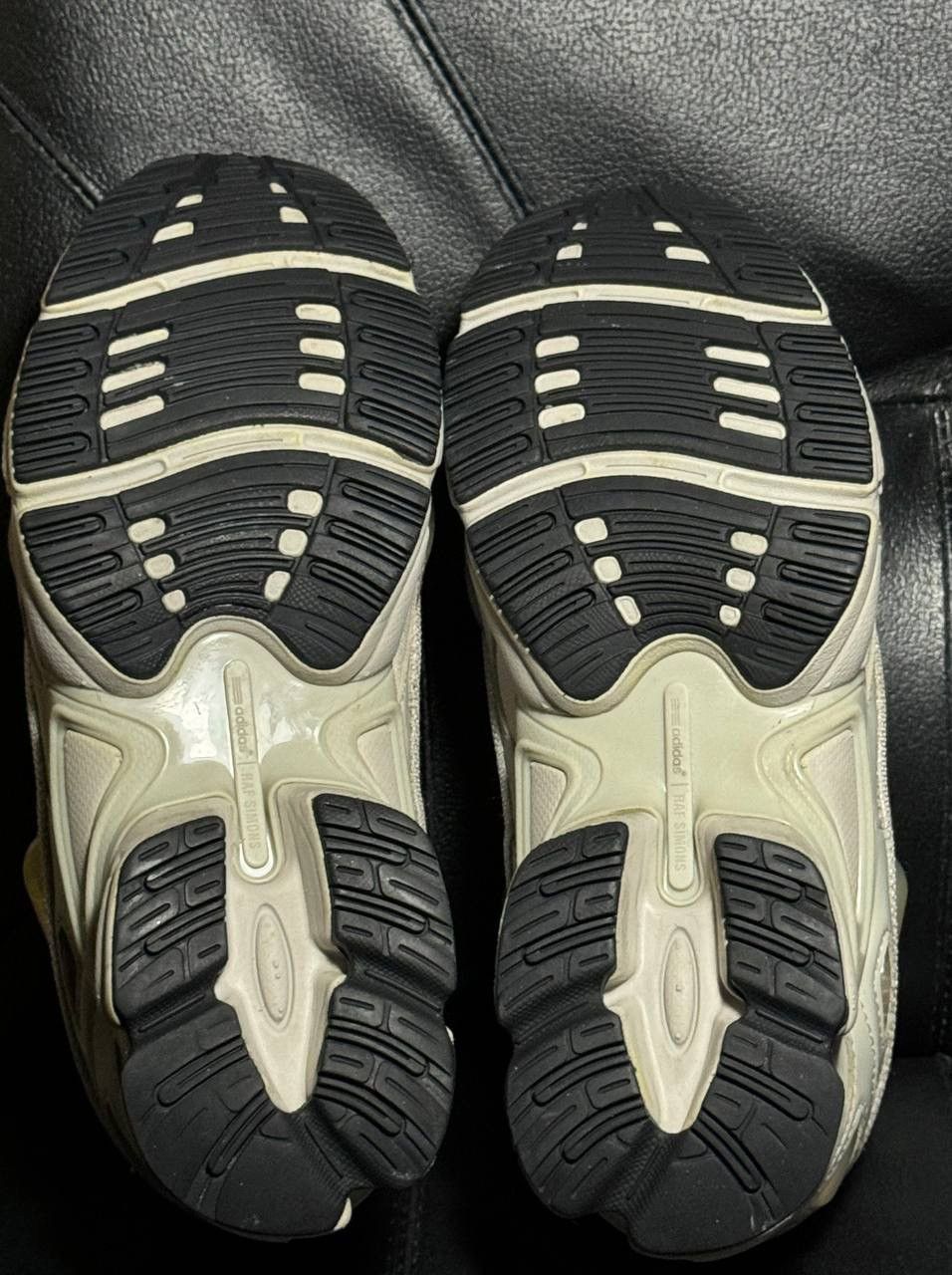 Adidas × Raf Simons 7us Adidas Raf Simons Ozweego Cream White Size US 7 / IT 37 - 9 Thumbnail