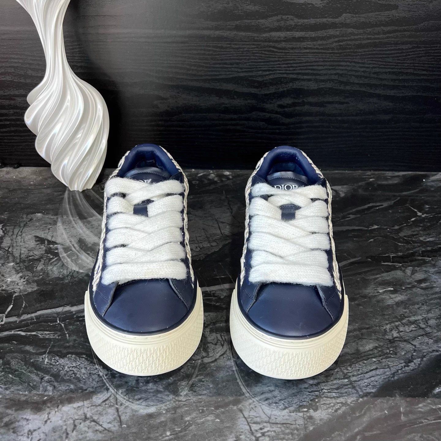 Dior Dior B33 white blue embroidered sneaker 41 Size US 8 / EU 41 - 3 Thumbnail