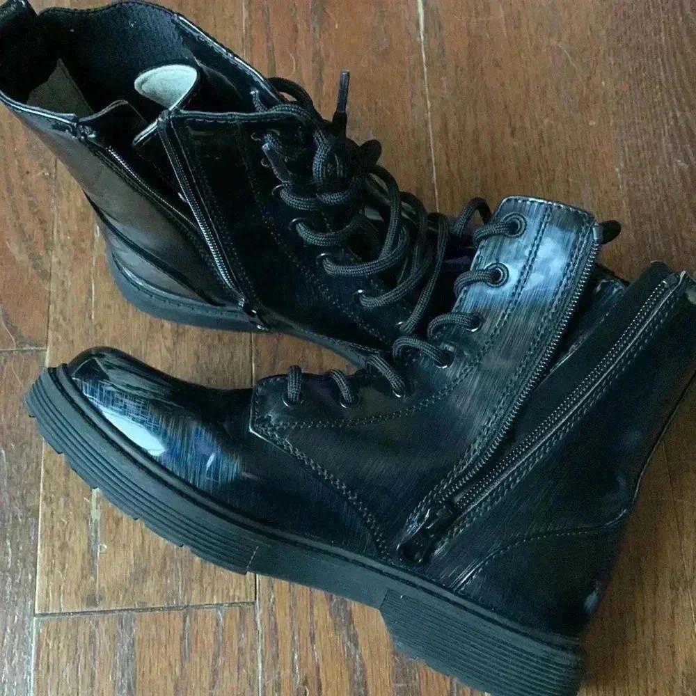 Designer Stylish Black Patent Leather Combat Boots Size US 6 / IT 36 - 9 Thumbnail
