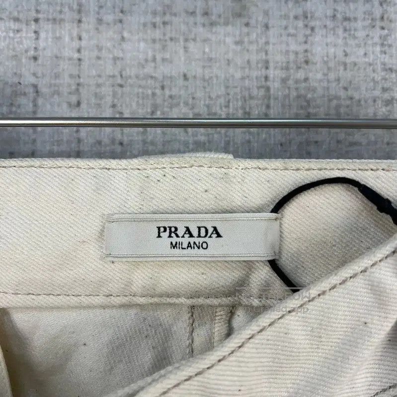 Prada Prada Men's Beige Cotton Logo Shorts. Size US 34 / EU 50 - 4 Thumbnail