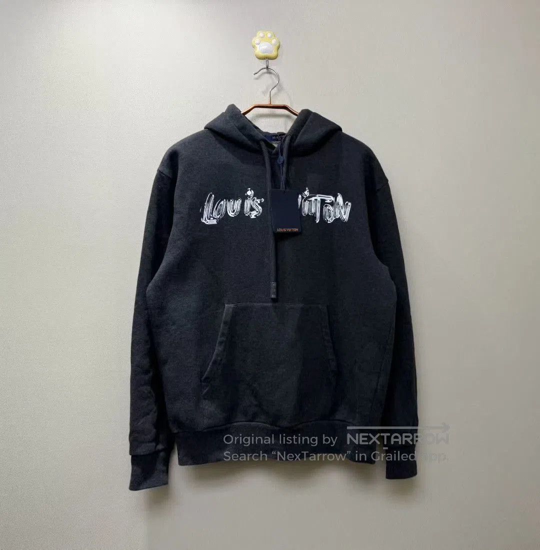 Louis Vuitton Louis Vuitton New Paint Logo Hoodie. Size US S / EU 44-46 / 1 - 1 Thumbnail