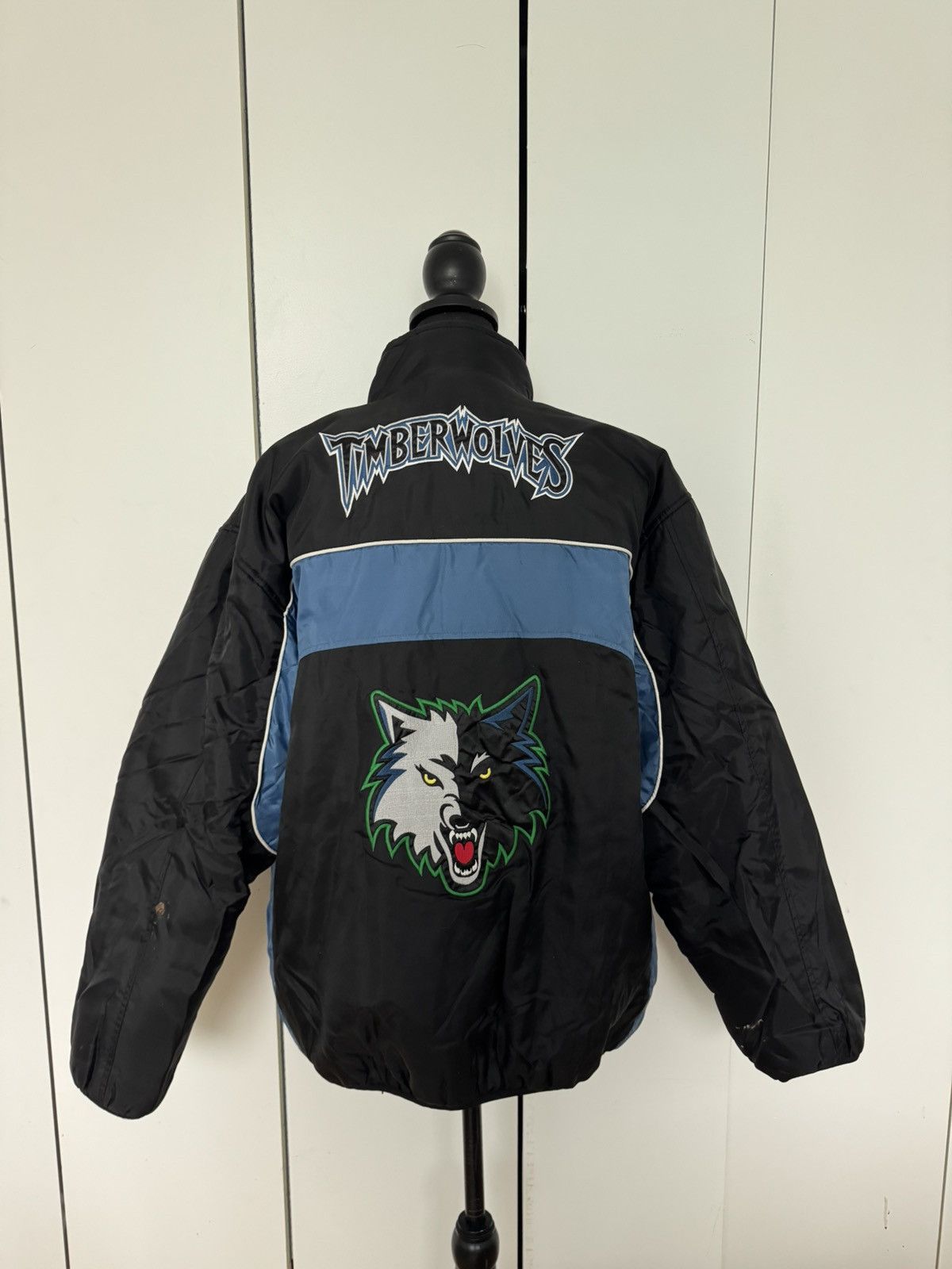 Vintage Vintage Minnesota Timberwolves reversible puffer jacket Size US XL / EU 56 / 4 - 3 Thumbnail