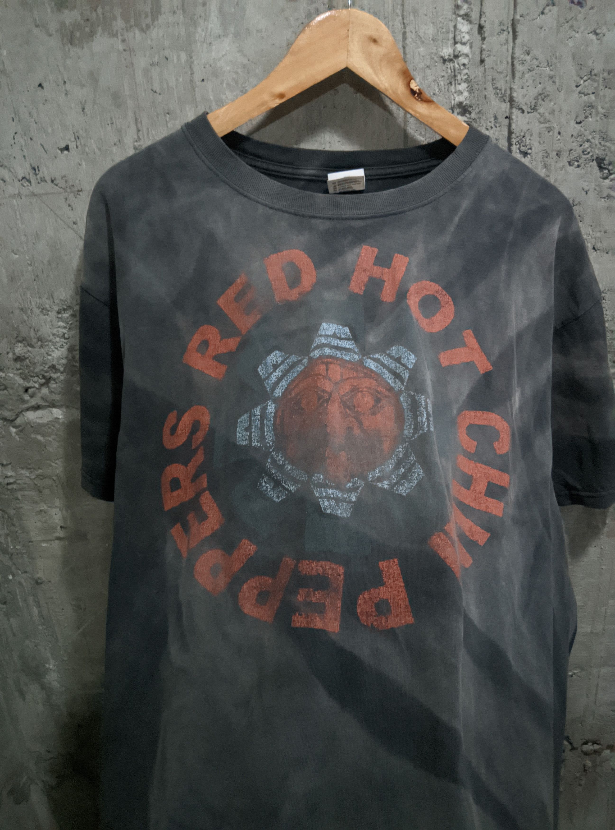 Band Tees Vintage 2000s thrashed rhcp grunge distressed sun fade erd Size US XL / EU 56 / 4 - 2 Thumbnail