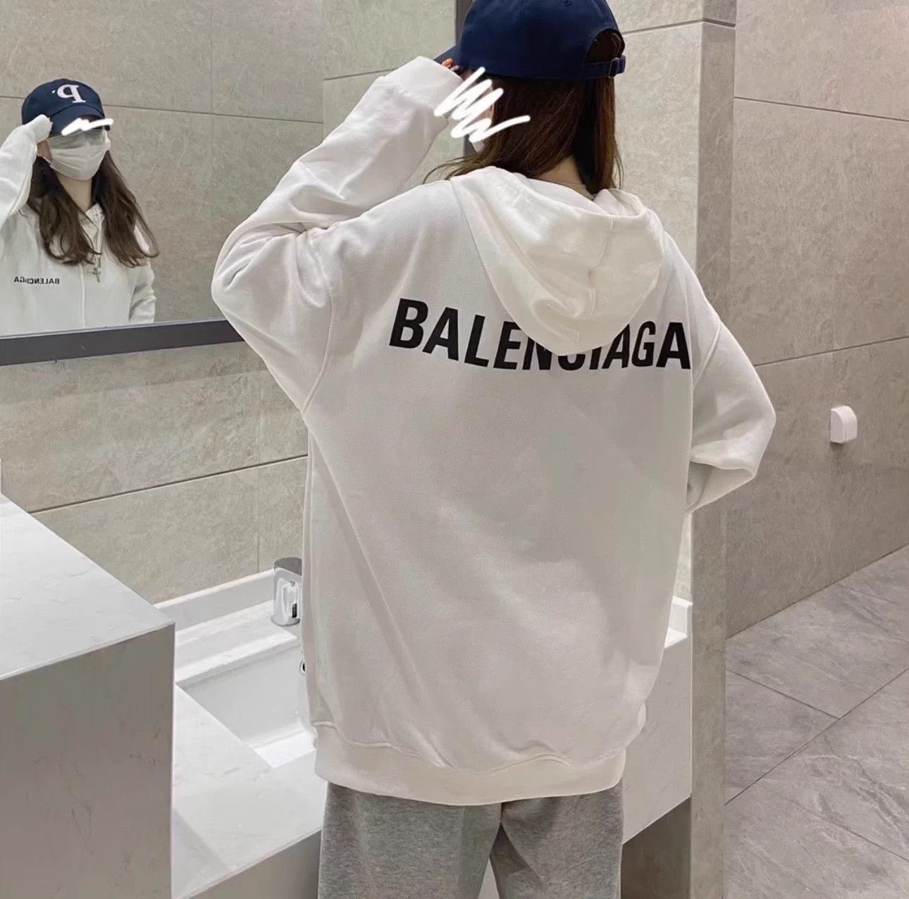 Balenciaga Balenciaga White Back Big Logo Hoodie OS M Size M / US 6-8 / IT 42-44 - 8 Thumbnail