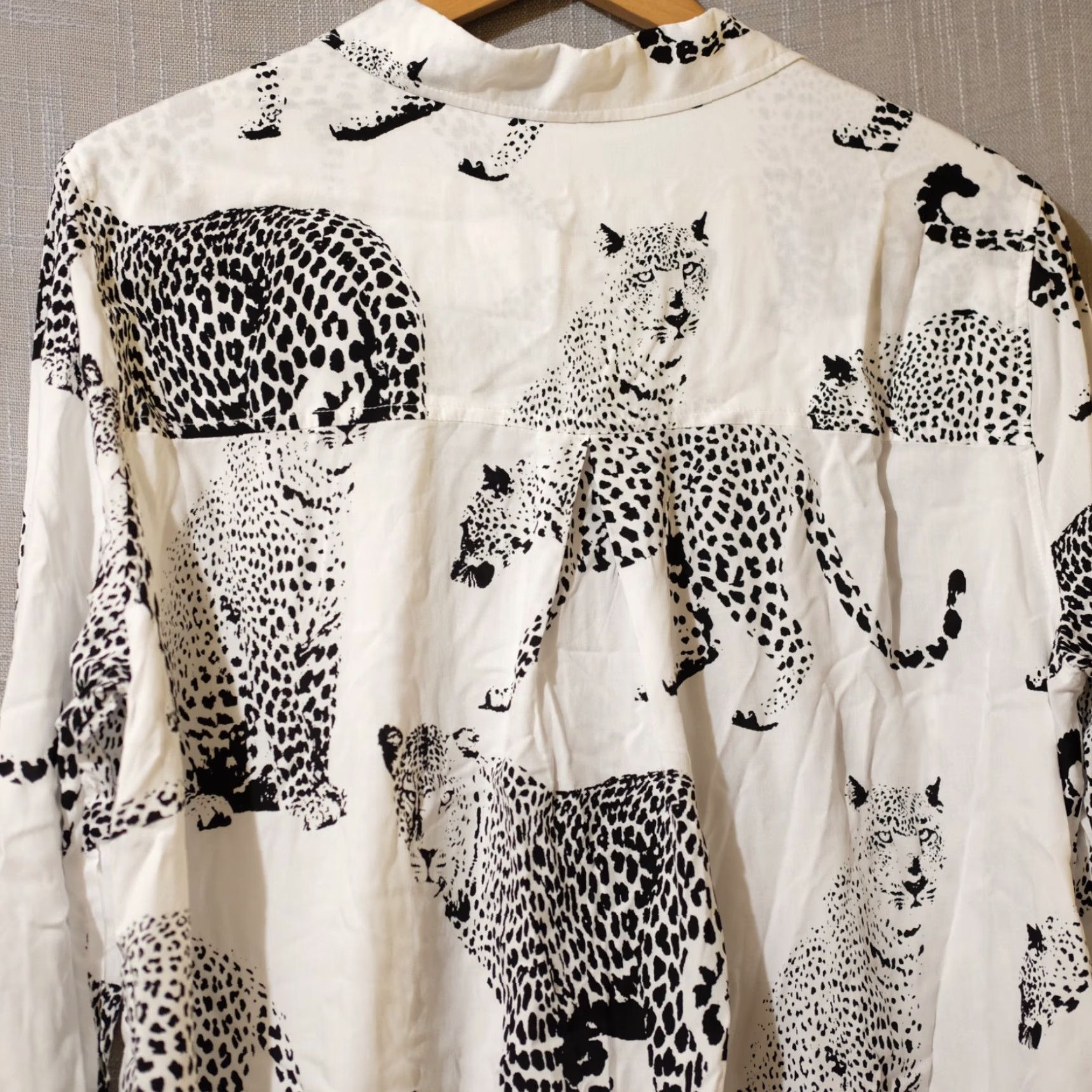 Vintage EUC Jane Delancey Leopard Print Button Up Blouse Womens XL Rayon Black/White Button Up Casual 100% Rayon Leopard Womens XL Blouse Jane delancey Womens Size XL / US 12-14 / IT 48-50 - 6 Thumbnail