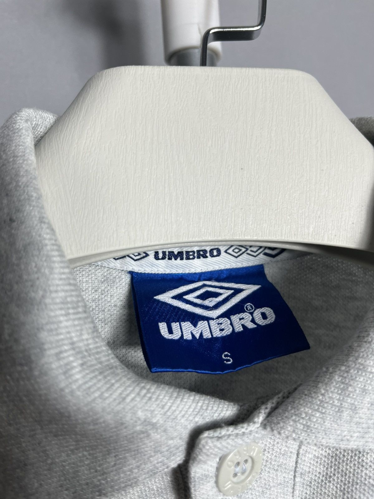 Umbro 90's Manchester United Football Train Shirt Soccer Jersey Size US S / EU 44-46 / 1 - 4 Thumbnail