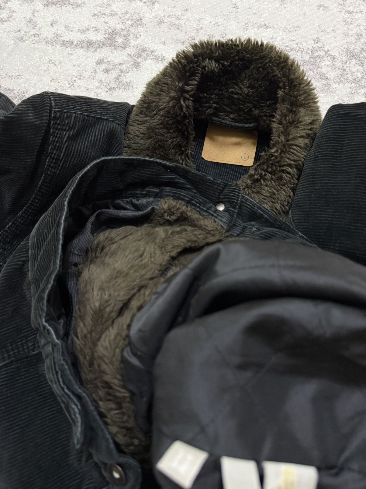 UNIQLO FAUX FUR DONUT BUTTON CUDROY JACKET