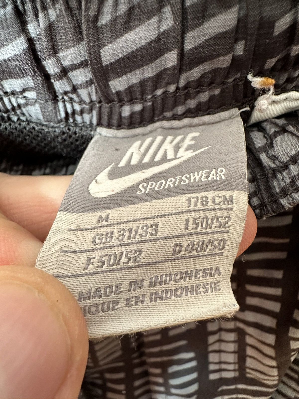 Nike Nike vintage shorts swoosh logo y2k Size US 34 / EU 50 - 12 Thumbnail