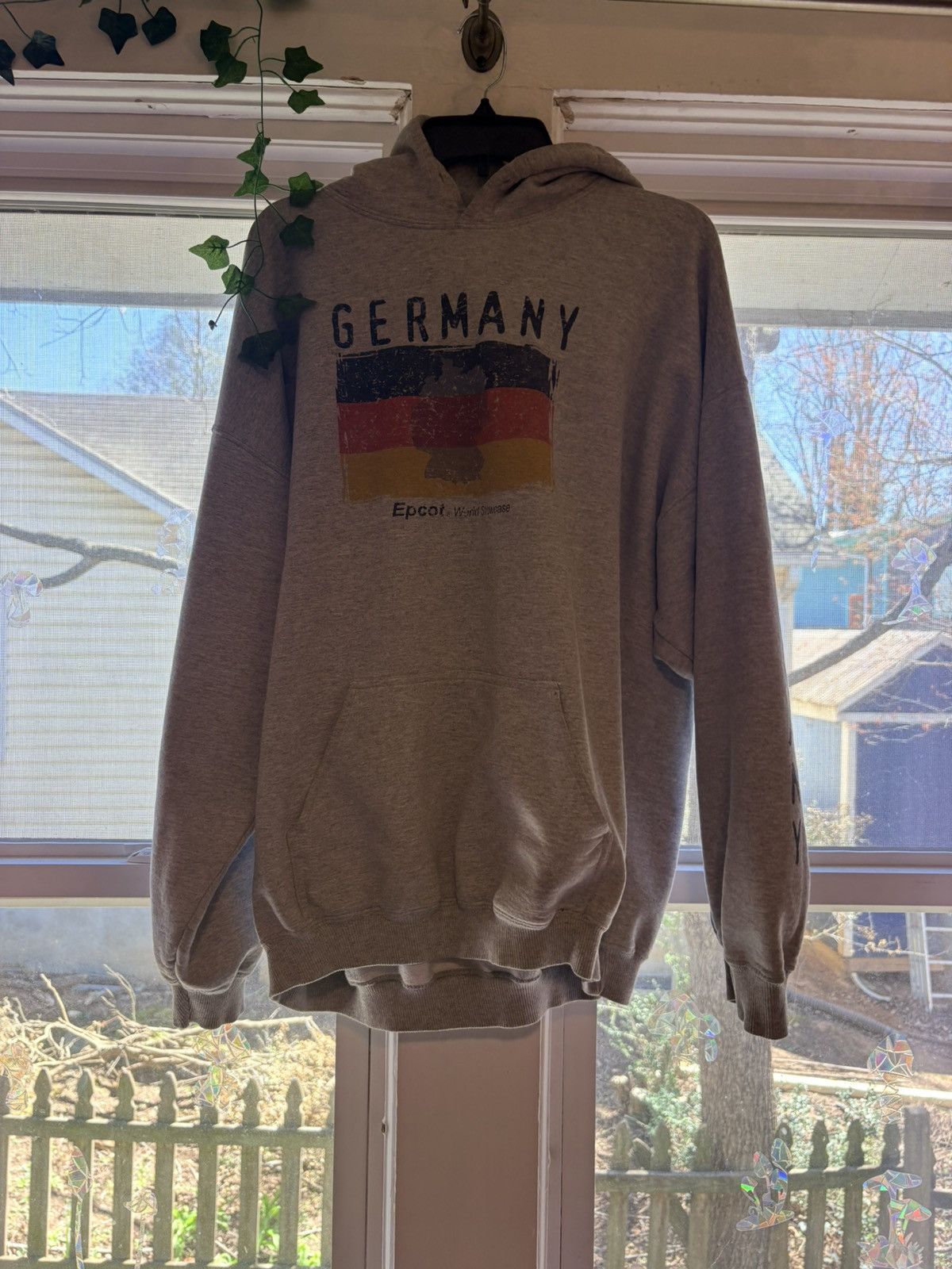 Disney Vintage epcot hoodie with a boxy fit Size US XL / EU 56 / 4 - 2 Thumbnail