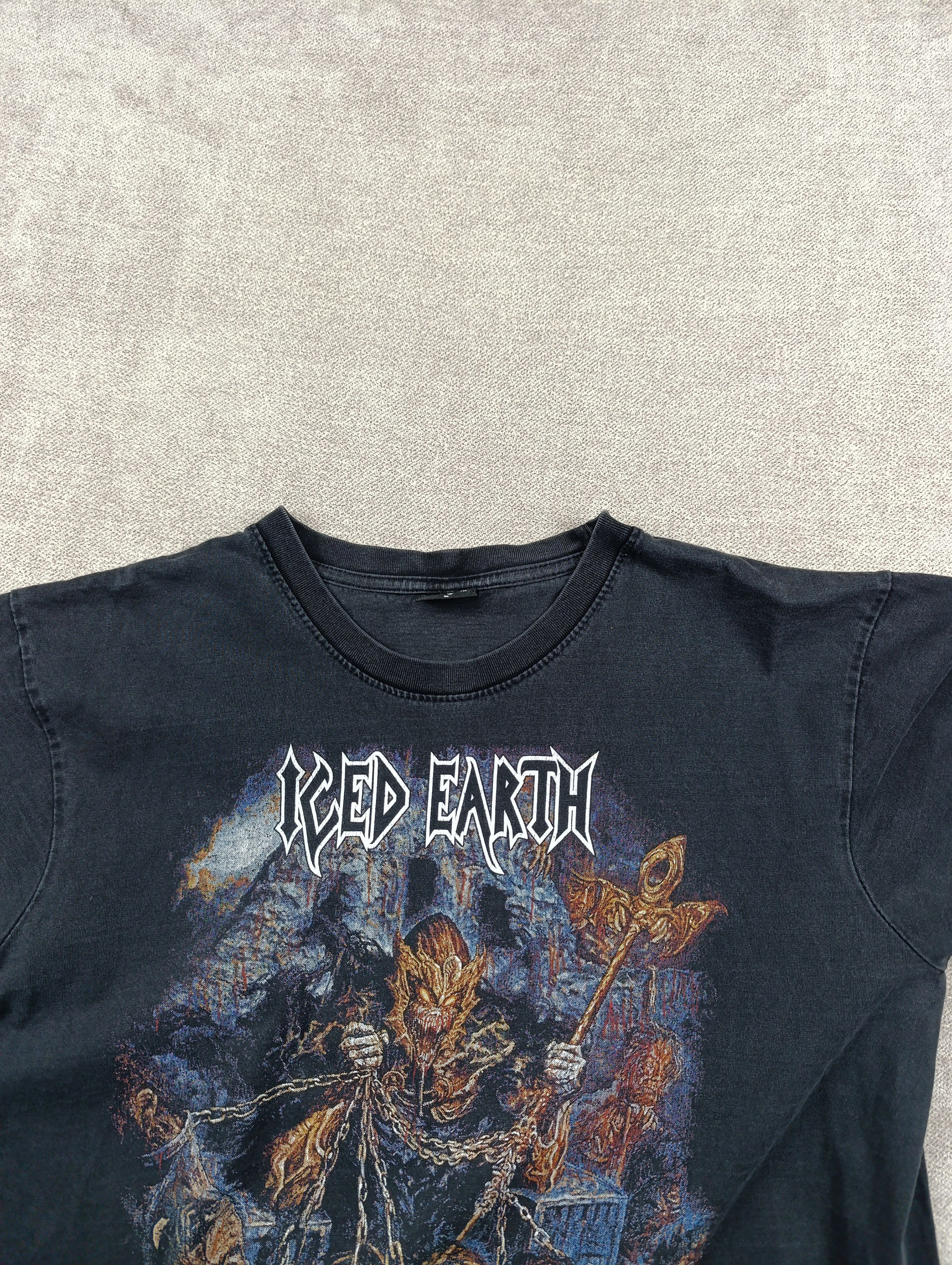 Vintage ICED EARTH “PLAGUES OF BABYLON” 2014 ALBUM GRAPHIC BAND TEE Size US L / EU 52-54 / 3 - 7 Thumbnail