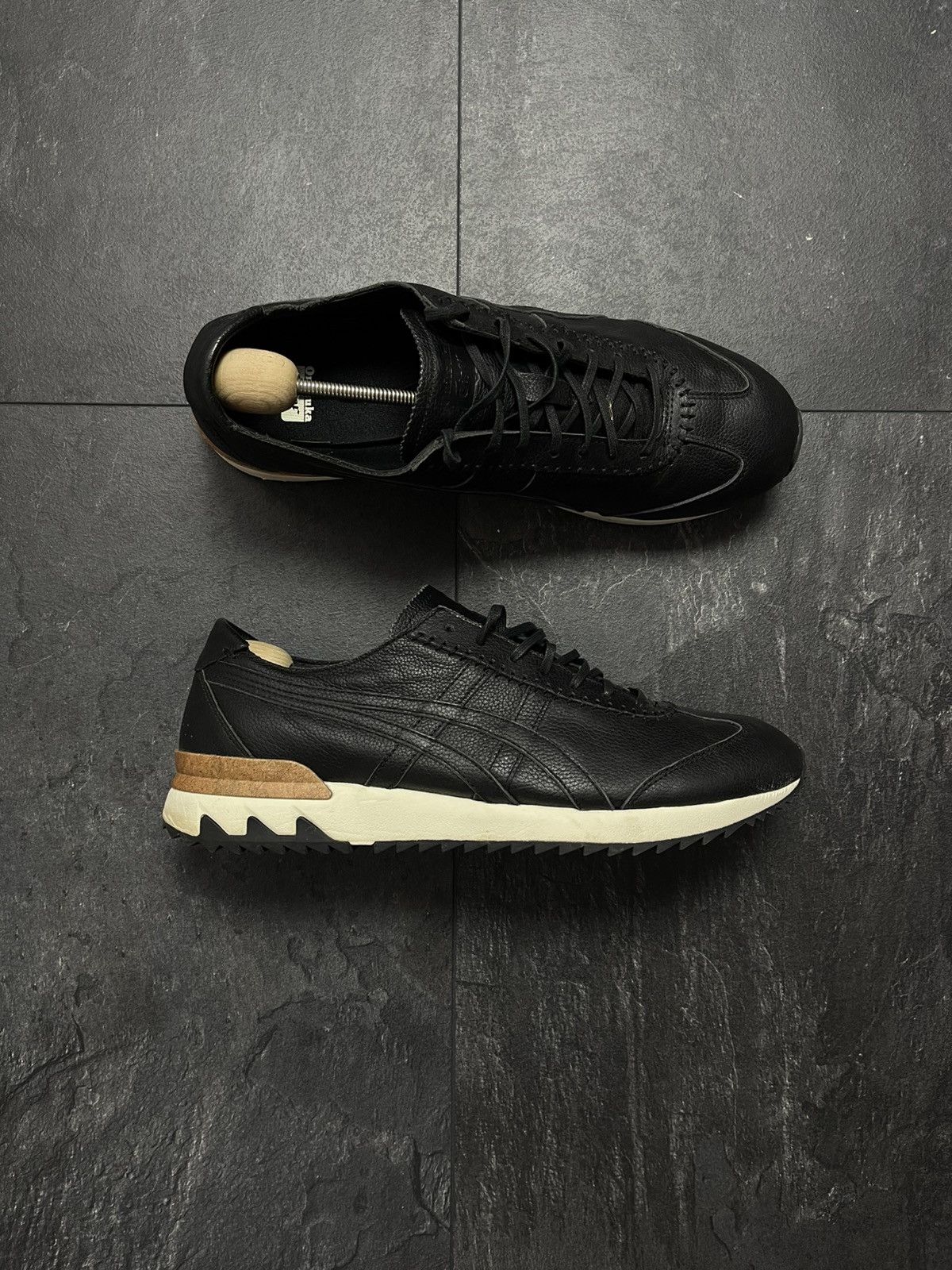 Onitsuka Tiger Vintage rare asics onitsuka tiger low top leather sneakers Size US 11 / EU 44 - 1 Thumbnail