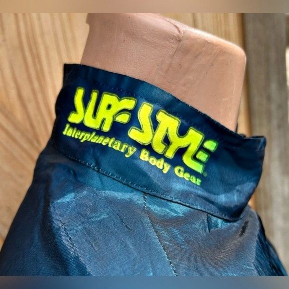 Other Vintage Surf Style Iridescent Nylon Pullover Jacket Shorts Size US L / EU 52-54 / 3 - 4 Thumbnail