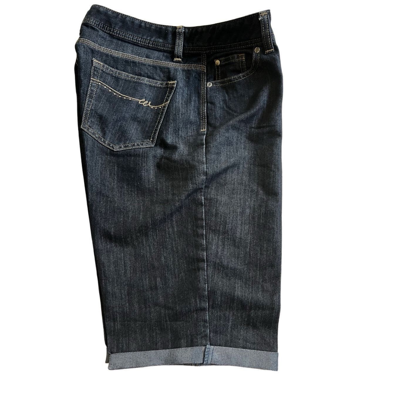Wrangler Wrangler Women's Denim Dark Wash Shorts size 12 Size 34" / US 12 / IT 48 - 1 Thumbnail