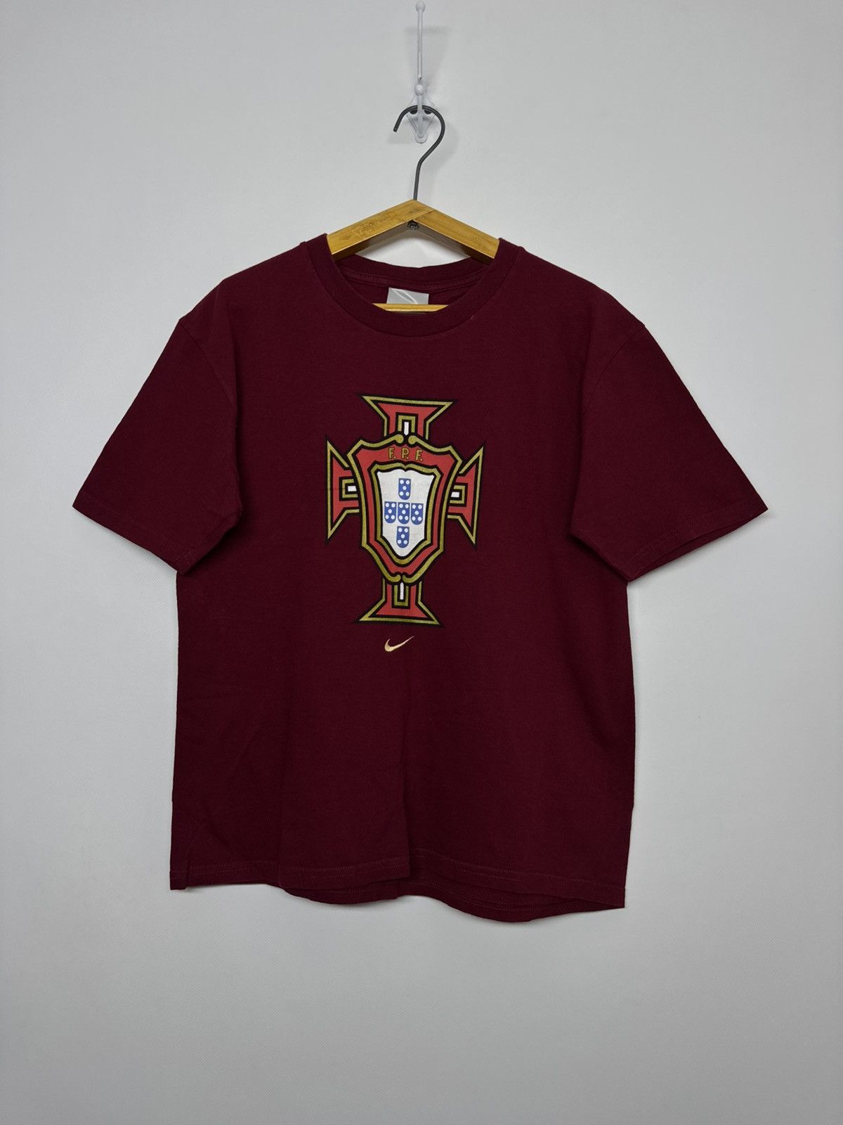 Nike Vintage Y2k Nike Portugal Football Center Swoosh T-shirt Size US S / EU 44-46 / 1 - 3 Thumbnail