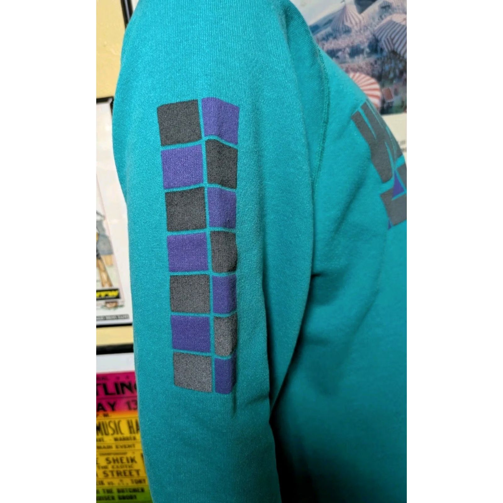 Gildan VTG 80s Walk Don't Run Sweatshirt XL Blue Gildan Crew Neck Unisex Adults Long Sleeve Cotton Blend 80s Music Winter Fall Size US XL / EU 56 / 4 - 4 Thumbnail