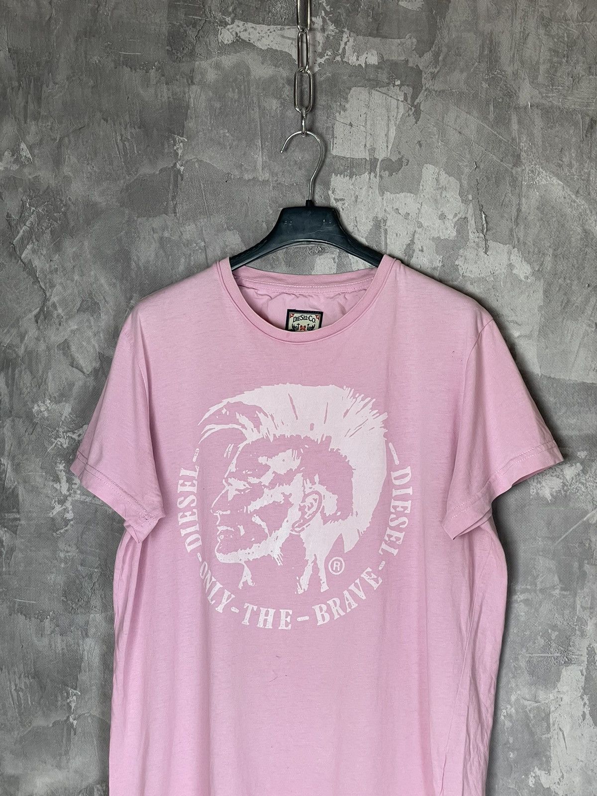 Diesel × Vintage 💎 Vintage Diesel Denim Division Logo Graphic Pink T-shirt Size XL / US 12-14 / IT 48-50 - 2 Thumbnail