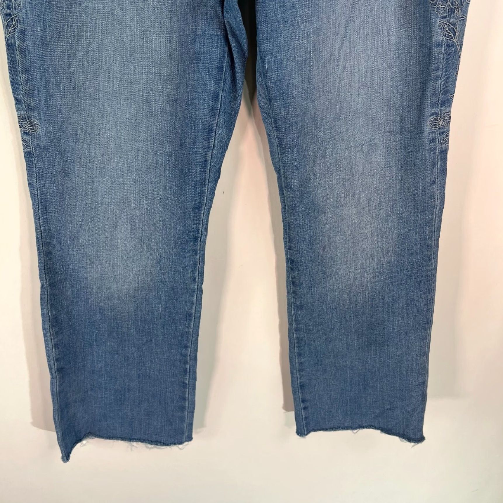 Levi's VINTAGE Levi's Classic Bootcut Jeans Women's Size 10 32X29 Blue Denim Floral Embroidered Mid Rise Stretch Size 32" / US 10 / IT 46 - 4 Thumbnail