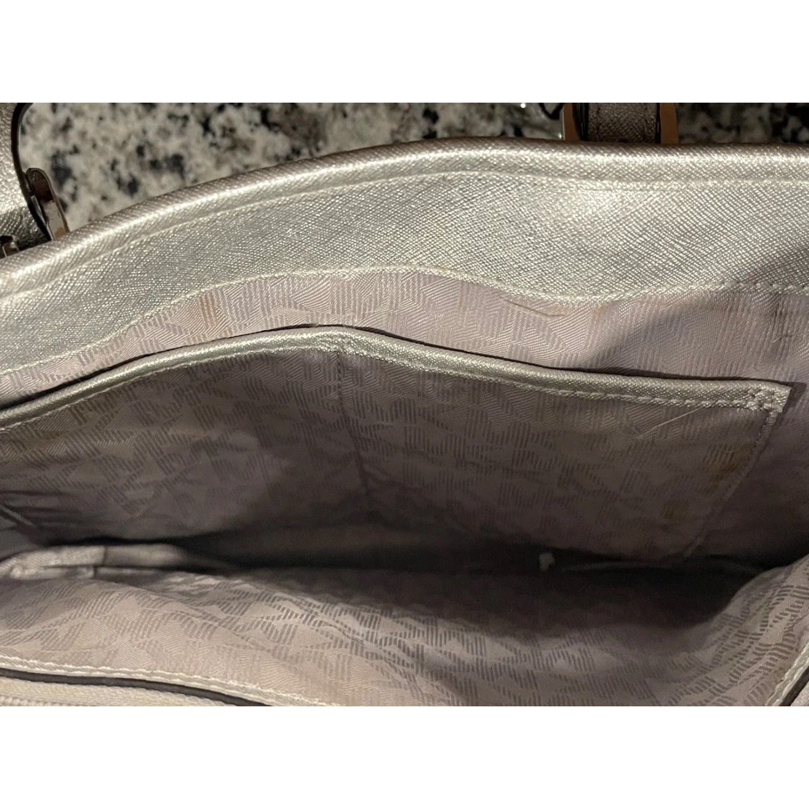 Michael Kors VINTAGE Michael Kors Tote Women Medium Metallic Gray Saffiano Leather Top Zip Purse Handbag Purses Size M / US 6-8 / IT 42-44 - 6 Thumbnail