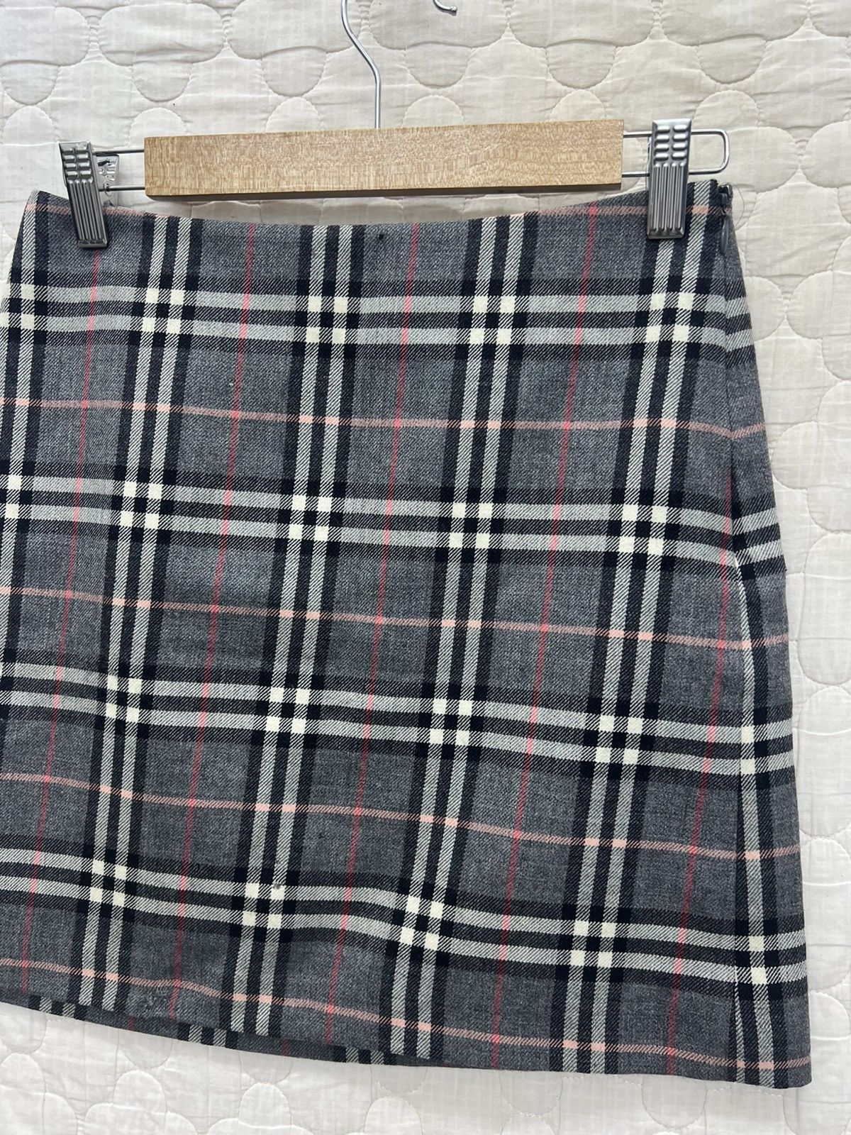 Burberry BURBERRY NOVA CHECK MINI SKIRT WOOL Size 26" / US 2 / IT 38 - 6 Thumbnail