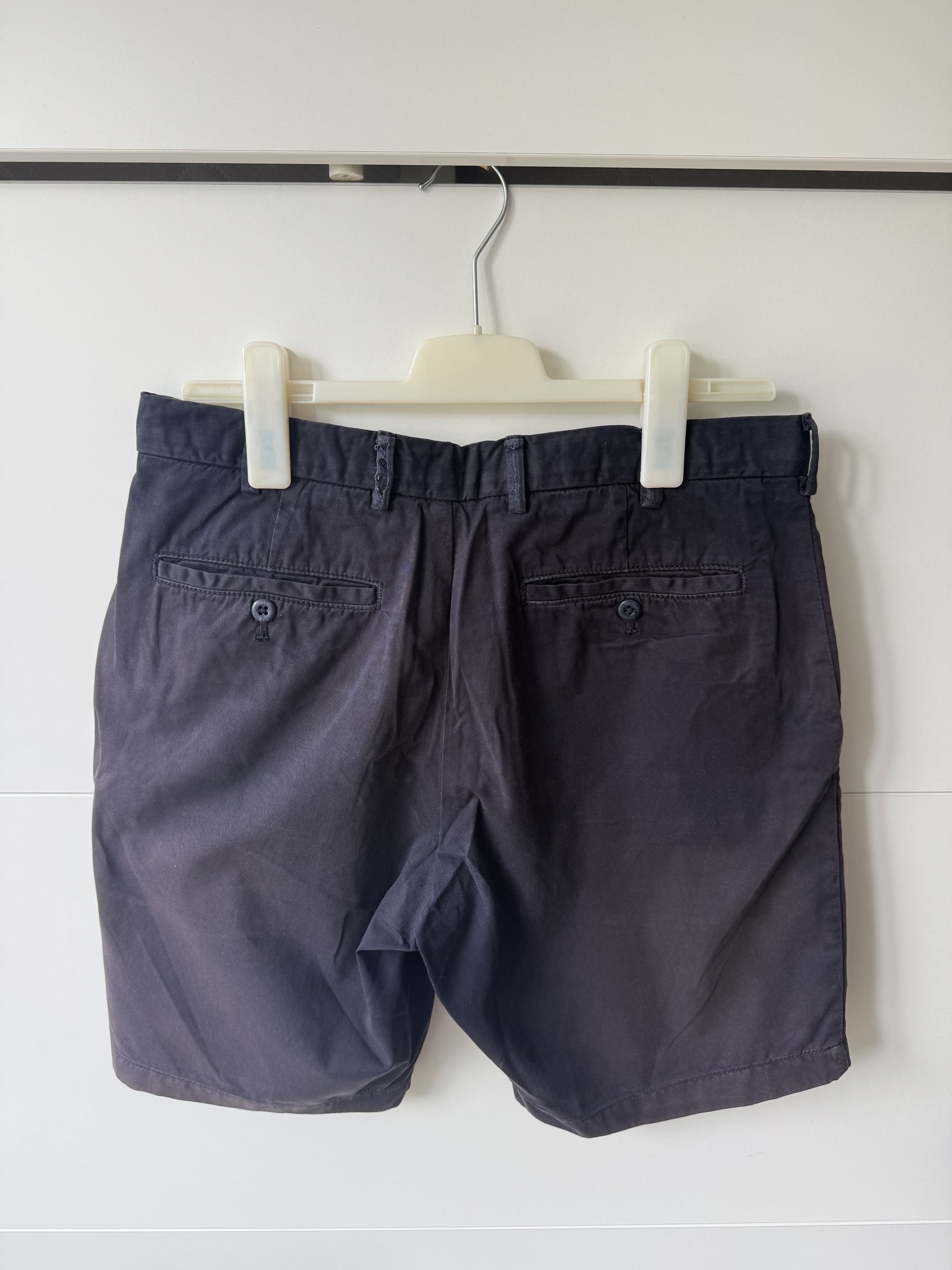 Uniqlo [M] Chino Shorts in Navy Size US 30 / EU 46 - 2 Thumbnail
