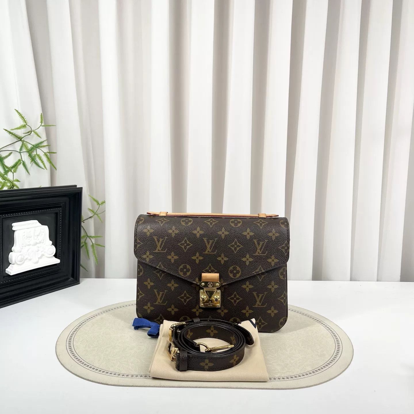 Louis Vuitton Pre-loved Bag Very good condition Size ONE SIZE - 1 Thumbnail