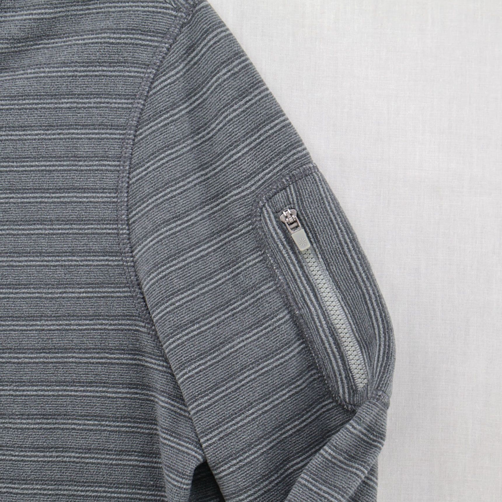 Athleta Athleta Stripe Strength 1/4 Zip Jacket Women's Large Gray Fleece Running Workout Size L / US 10 / IT 46 - 3 Thumbnail