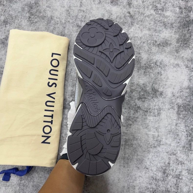 Louis Vuitton Louis Vuitton size 37.5 Silver-white sneakers Size US 5.5 / EU 38 - 5 Thumbnail