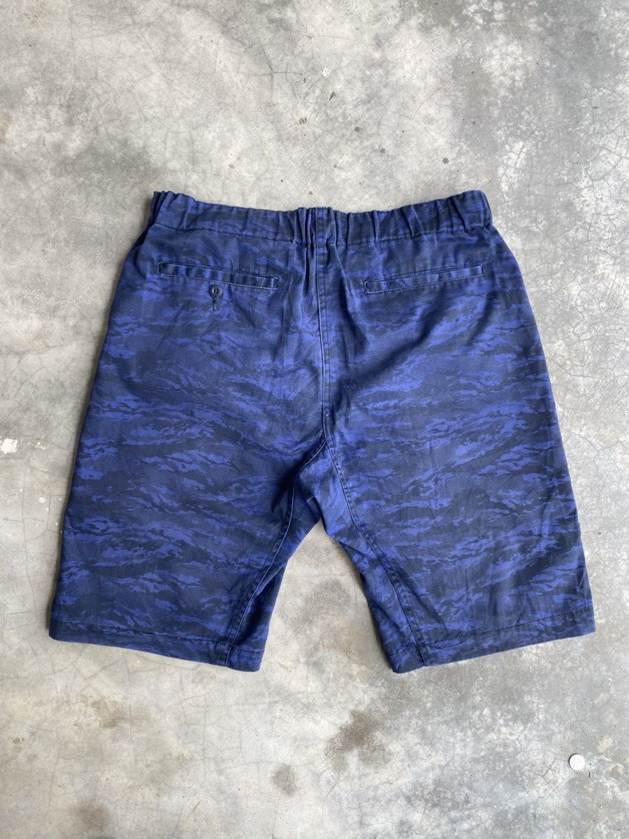 GU GU tiger striped blue shorts Size US 33 - 2 Thumbnail