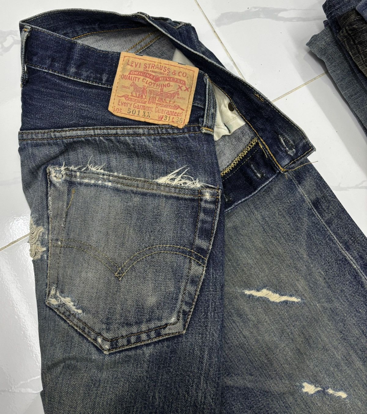 Levi's THRASHED Levis 501 Big E Selvedge Crash Denim Jeans Size US 31 - 15 Thumbnail