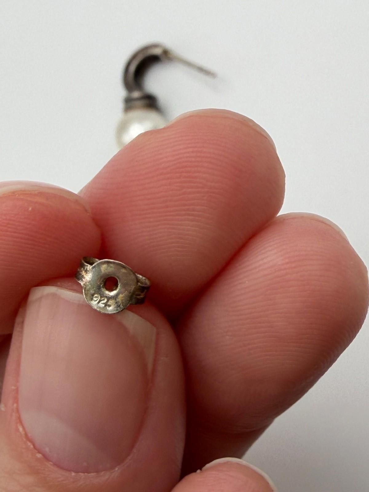 The Unbranded Brand Vintage Pearl Drop Earrings with Sculpted Silver Hooks Size ONE SIZE - 4 Thumbnail