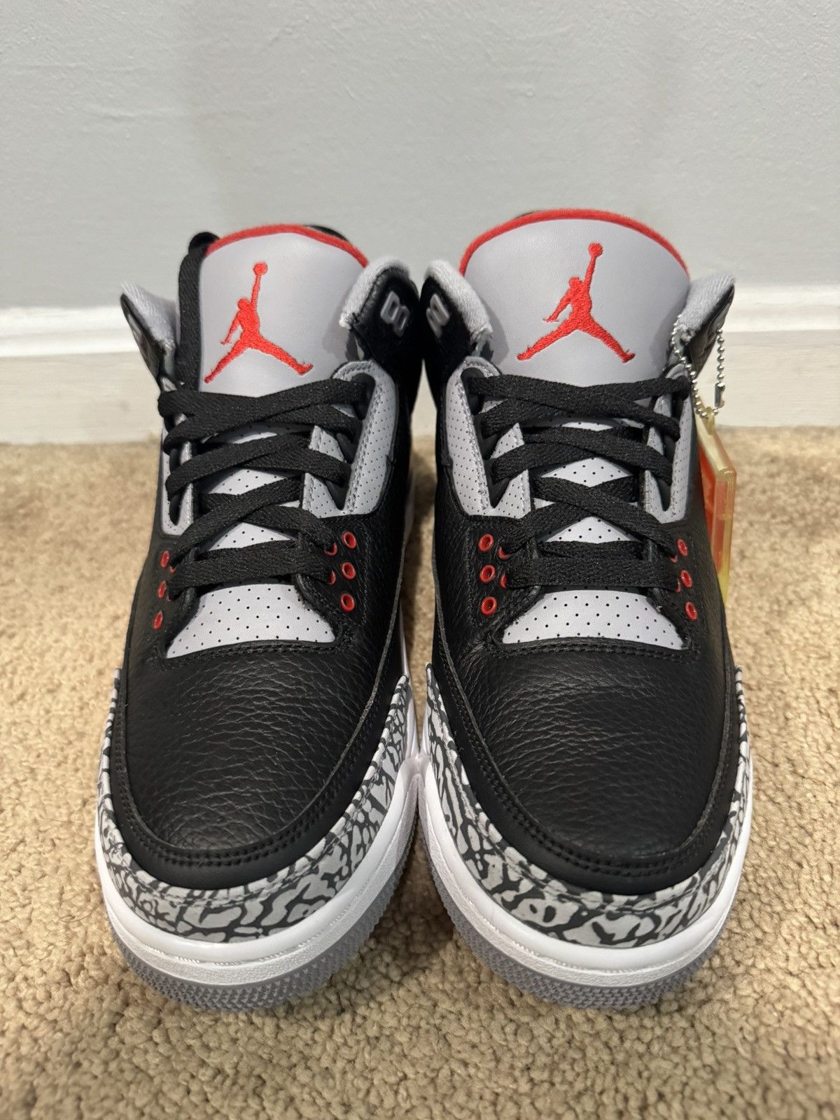 Jordan Brand Jordan 3 Black cement 2018 Size US 10 / EU 43 - 2 Thumbnail