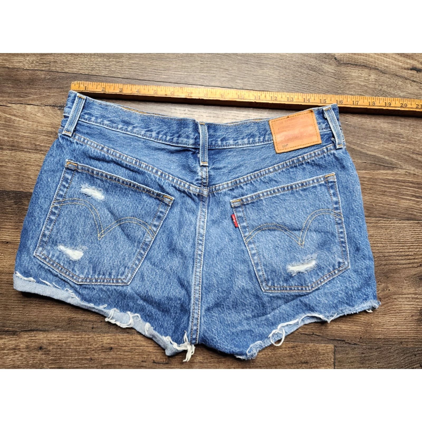 Levi's VINTAGE Levi's 501 Original Cut-Off Denim Shorts Women Size 31 Festival 90s Casual Blue Size 24" / US 00 / IT 34 - 2 Thumbnail