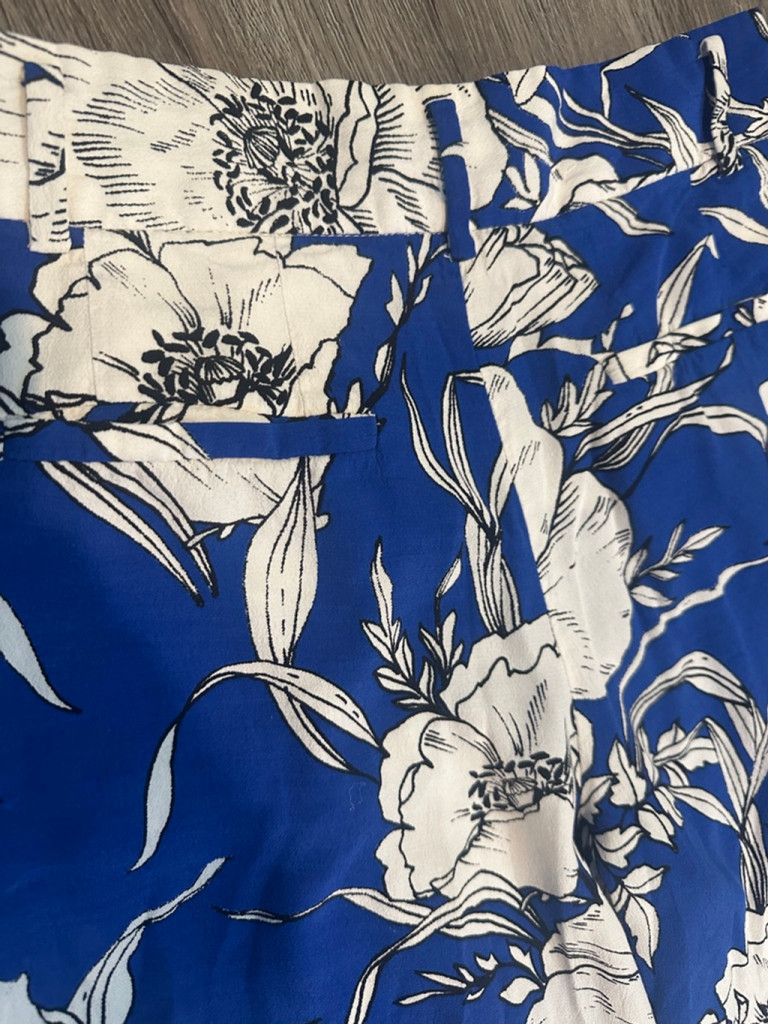 Zara Zara Floral Wide leg pleated pant size small EUC Size 26" / US 2 / IT 38 - 5 Thumbnail