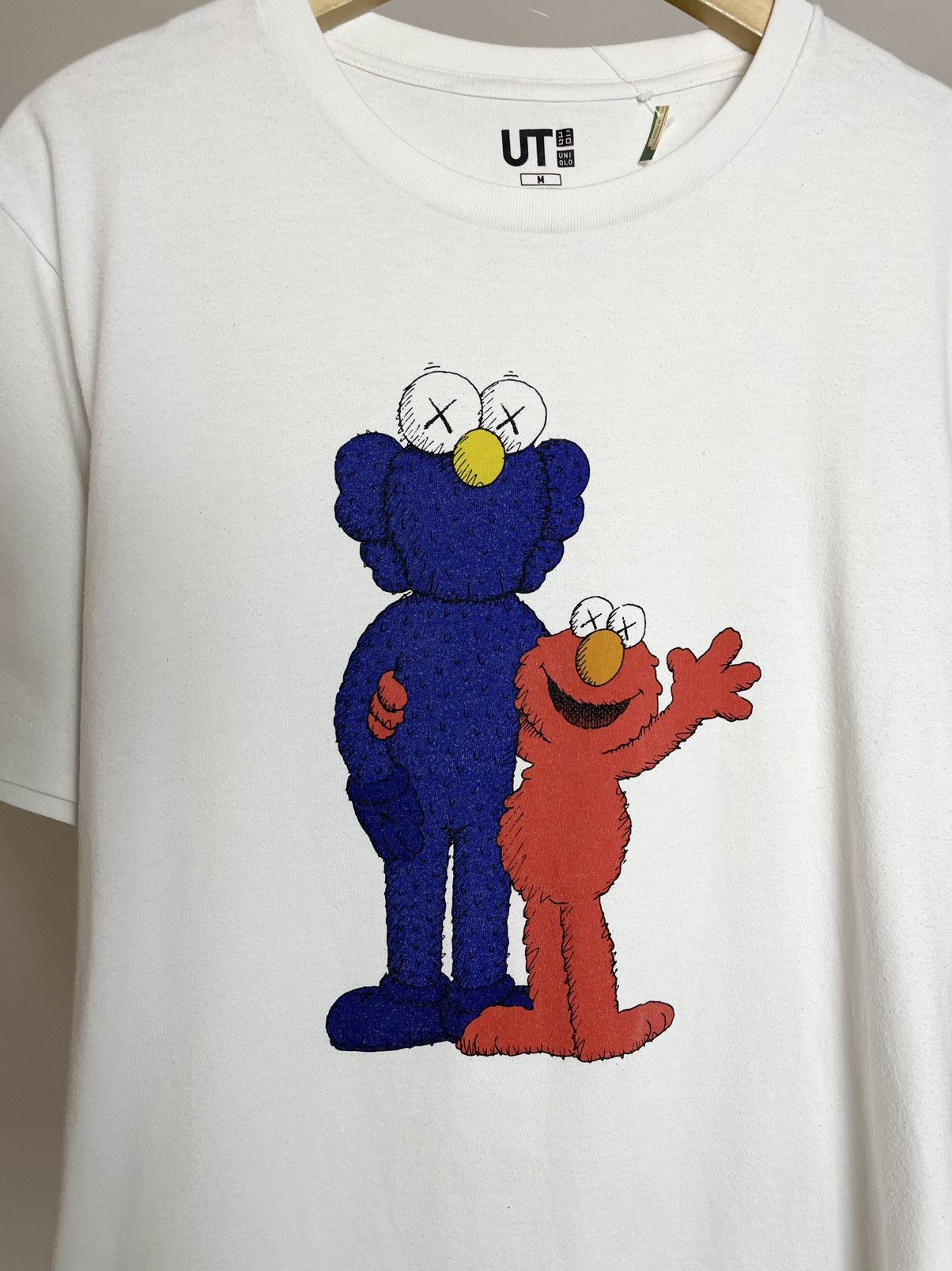 Kaws × Uniqlo Uniqlo x KAWS 👾 companion sesame street white tee t-shirt Size US M / EU 48-50 / 2 - 4 Thumbnail