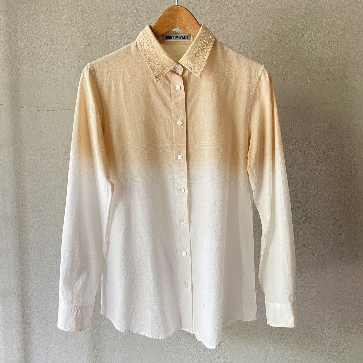 Issey Miyake ISSEY MIYAKE Beige to White Ombre Shirt Size XS / US 0-2 / IT 36-38 - 3 Thumbnail