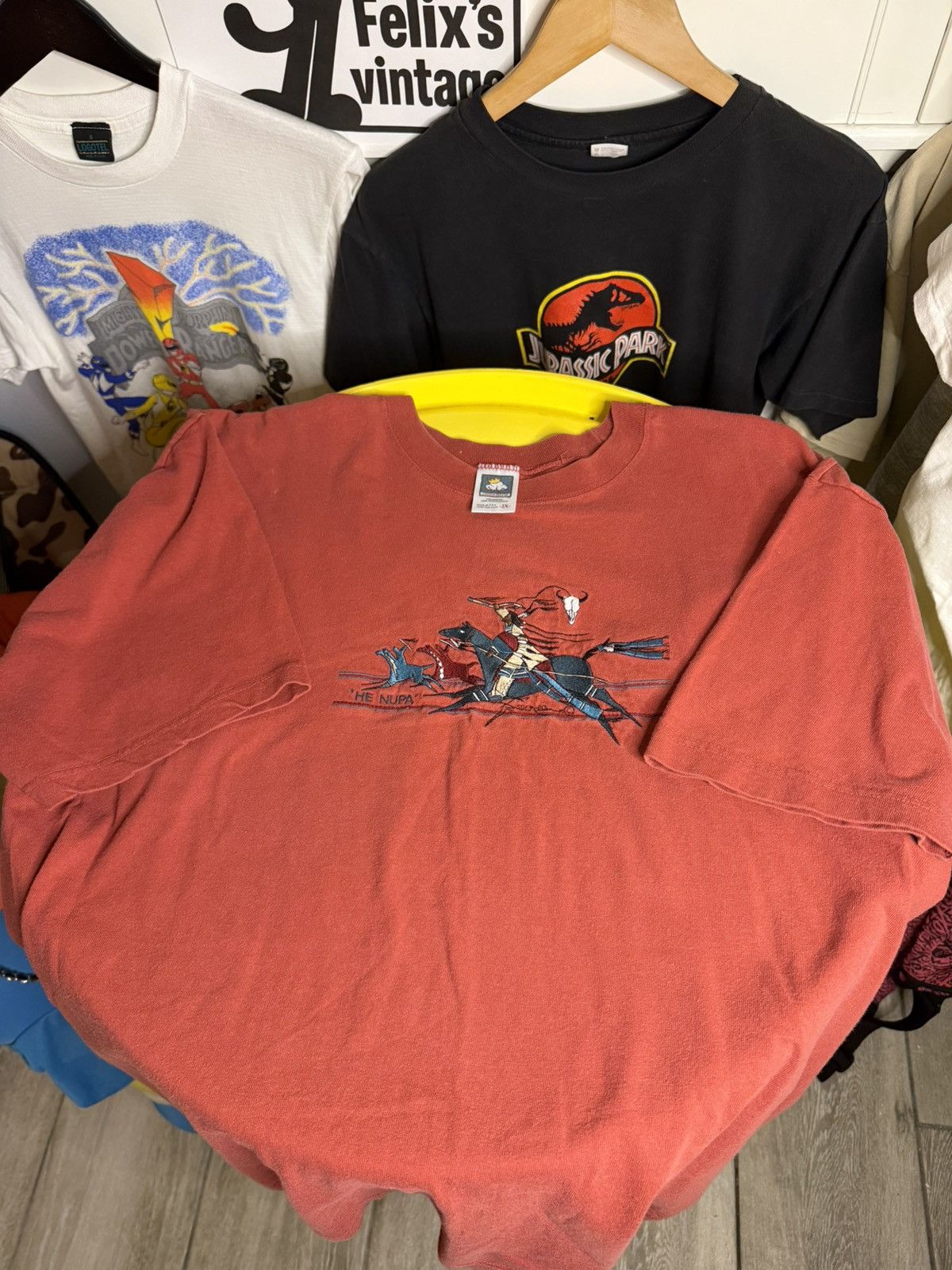 Vintage 1990s vintage native American Indian embroidered T-shirt Size US L / EU 52-54 / 3 - 1 Thumbnail