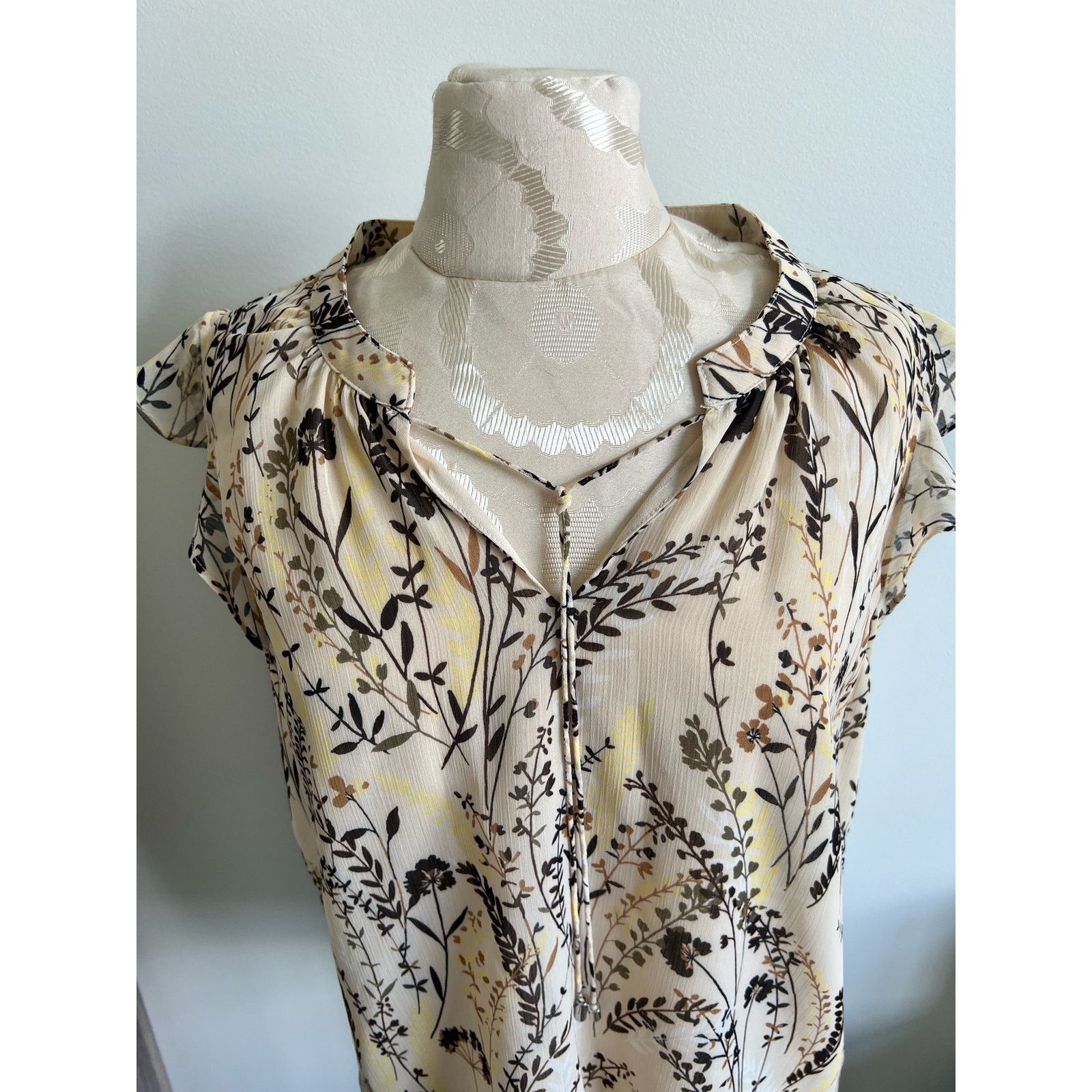 Calvin Klein Calvin Klein Floral Print Short Flutter Sleeve Blouse Large Size L / US 10 / IT 46 - 2 Thumbnail