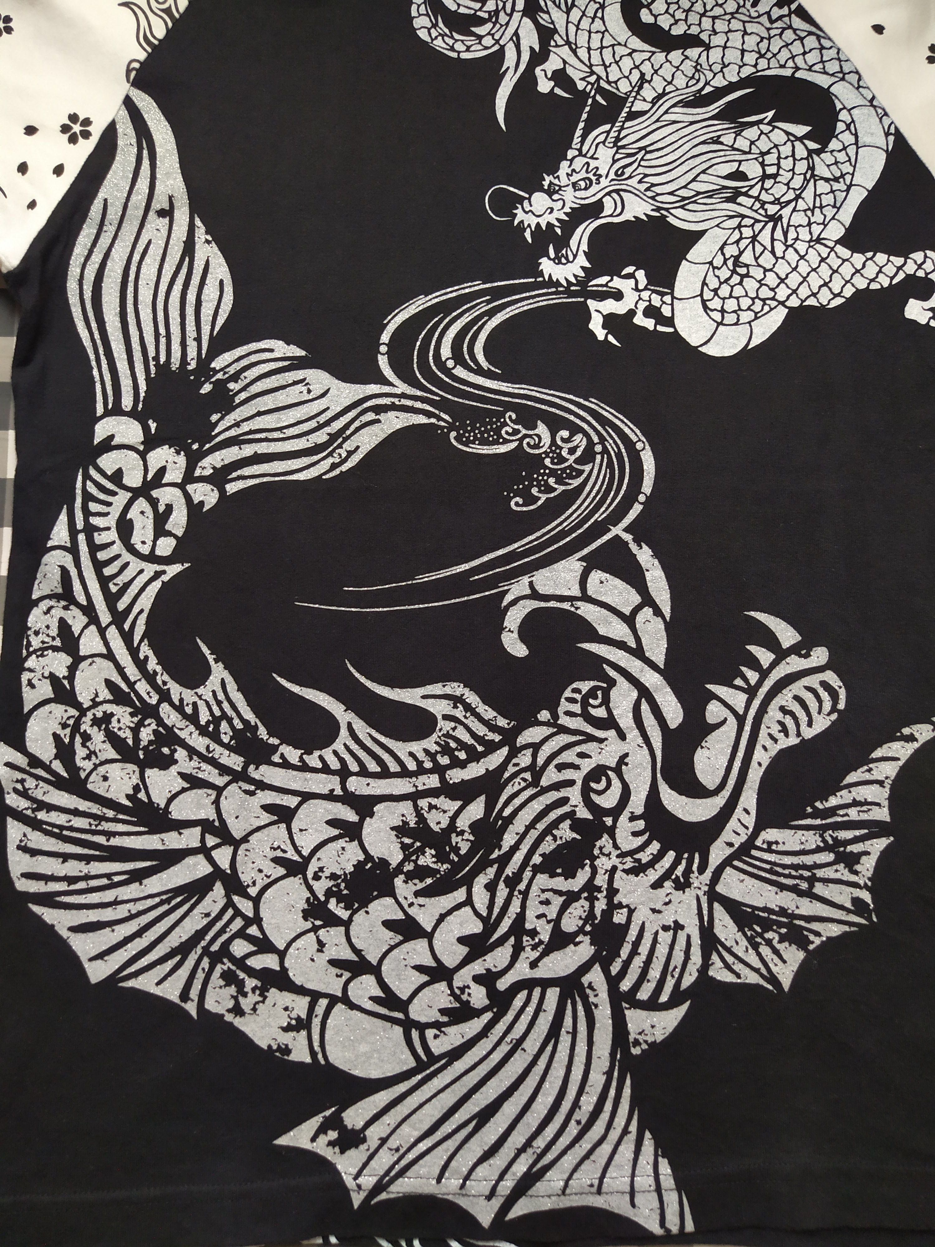 Vintage Vintage Japanese Brand Dragon & Koi Tee Silver Foil Graphic Size US M / EU 48-50 / 2 - 3 Thumbnail