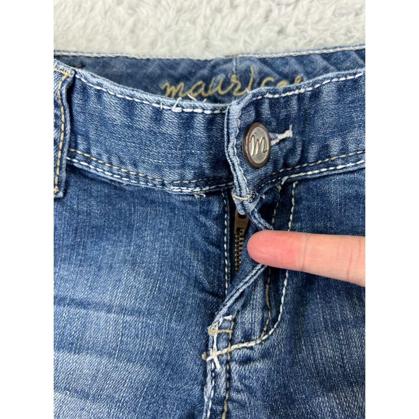 Vintage Maurices Women's Bootcut Jeans Medium Wash Blue Denim Embroidered Rhinestone Stretch Cotton Size M Size 32" / US 10 / IT 46 - 5 Thumbnail