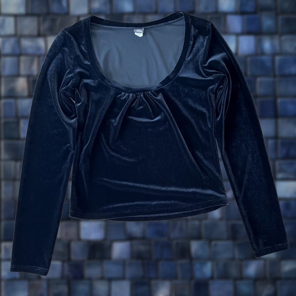 Vintage Only Hearts Black Velour Scoop Neck Long Sleeve Crop Top Women M Velour USA Slim Casual Party/Cocktail Shirt Blouse Size M / US 6-8 / IT 42-44 - 1 Thumbnail