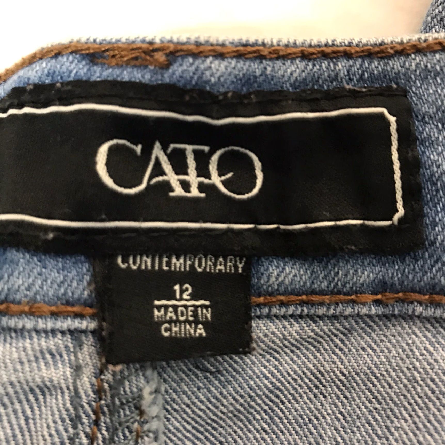 Vintage Cato Contemporary Light Wash Distressed Cropped Jeans Women Size 12 Size 34" / US 12 / IT 48 - 3 Thumbnail
