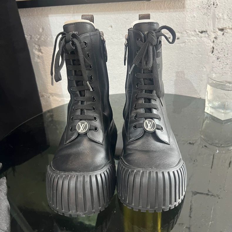 Louis Vuitton Louis Vuitton Black Shell Leather Boots Size US 5.5 / IT 35.5 - 1 Thumbnail