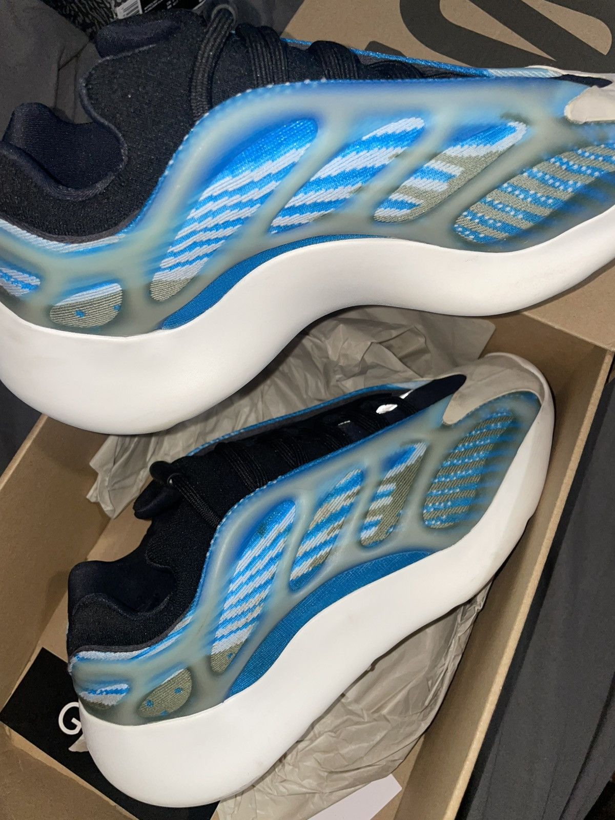 Adidas × Yeezy Yeezy 700 V3 Arzareth Size US 9 / EU 42 - 5 Thumbnail