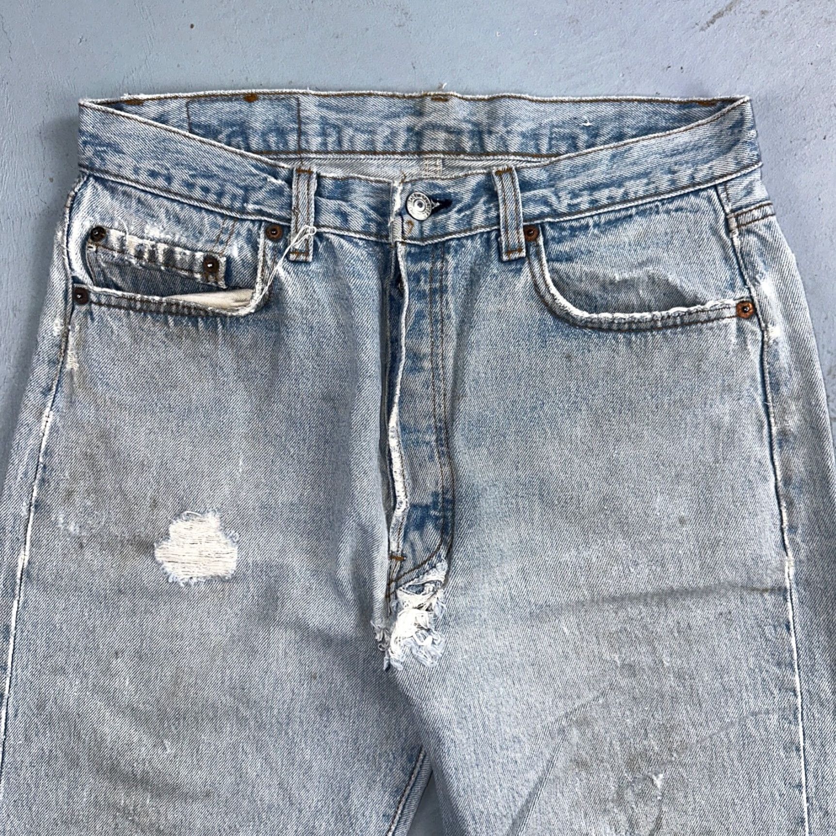 Levi's VINTAGE Levi's 501 Jeans Straight 34x36 Blue Light Wash 80s USA Mens Size US 34 / EU 50 - 2 Thumbnail