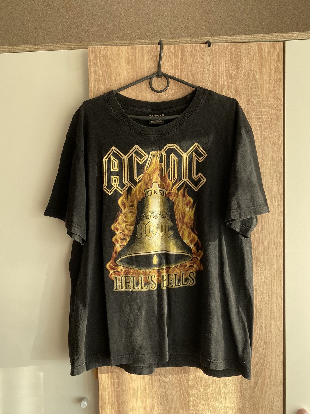 Band Tees Vintage 2001 ACDC Hells Bells T-Shirt Size US XL / EU 56 / 4 - 1 Thumbnail