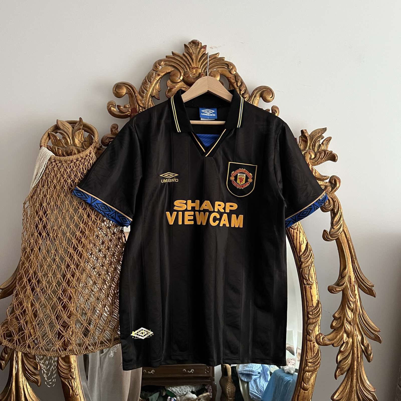 Umbro Vintage Umbro Manchester United 1994 Away Jersey Retro Sz M Size US M / EU 48-50 / 2 - 1 Thumbnail