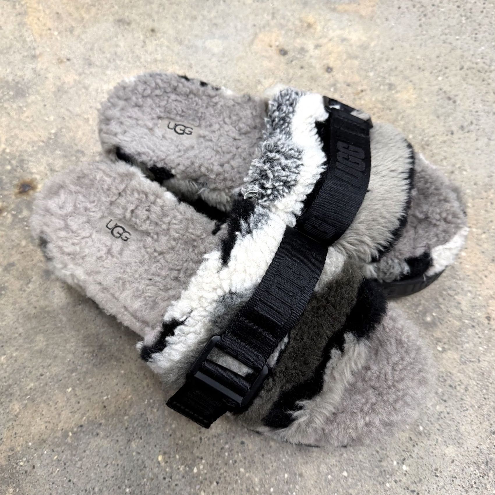 Ugg UGG Fluffita Cali Collage Slide Slippers Gray White Black Faux Fur Size 7 Slides Women Casual Slipper Slipper, Slid Size US 7 / IT 37 - 3 Thumbnail