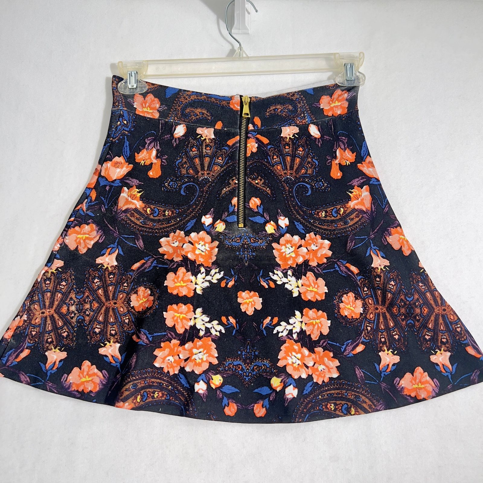 Bebe bebe x Naven Mini-Skirt Medium Floral Paisley STRETCHY Zip Size 26" / US 2 / IT 38 - 3 Thumbnail